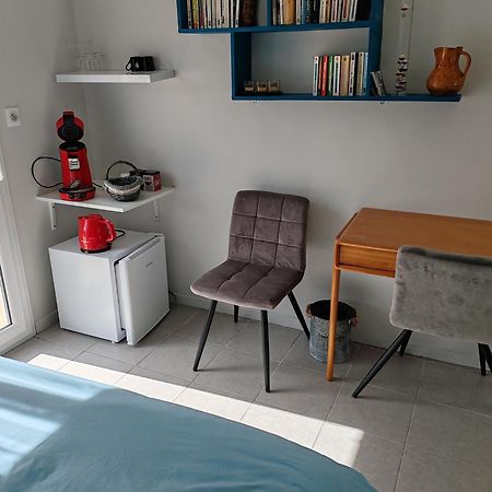 La Revetizon Bed and Breakfast Saint-Pierre-d'Amilly Exteriör bild