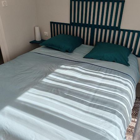 La Revetizon Bed and Breakfast Saint-Pierre-d'Amilly Exteriör bild
